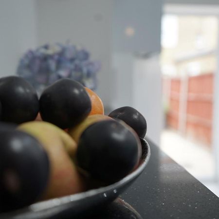 Beautiful London Home Sleeps 6, 2 Minutes To Metro Exteriér fotografie
