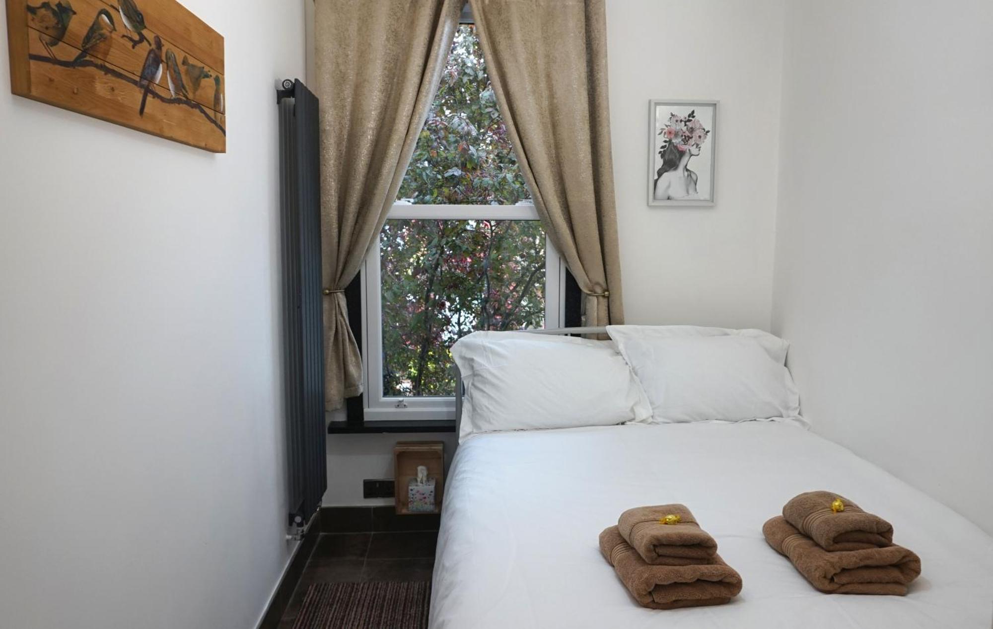 Beautiful London Home Sleeps 6, 2 Minutes To Metro Exteriér fotografie